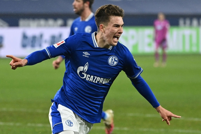 Schalke 04 cuối cùng đã biết đến chiến thắng đầu tiên sau gần một năm chờ đợi - Ảnh 3.