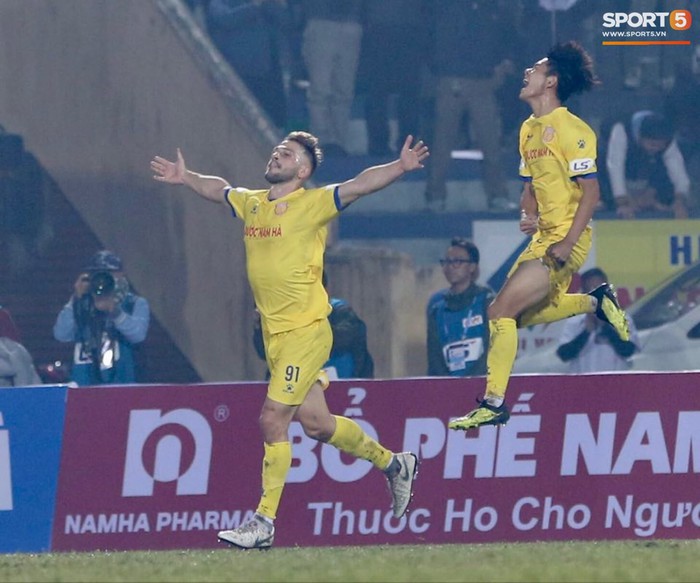 Quang Hải và các đồng đội thua sốc 0-3 trước CLB Nam Định trong ngày mở màn V.League 2021 - Ảnh 3.