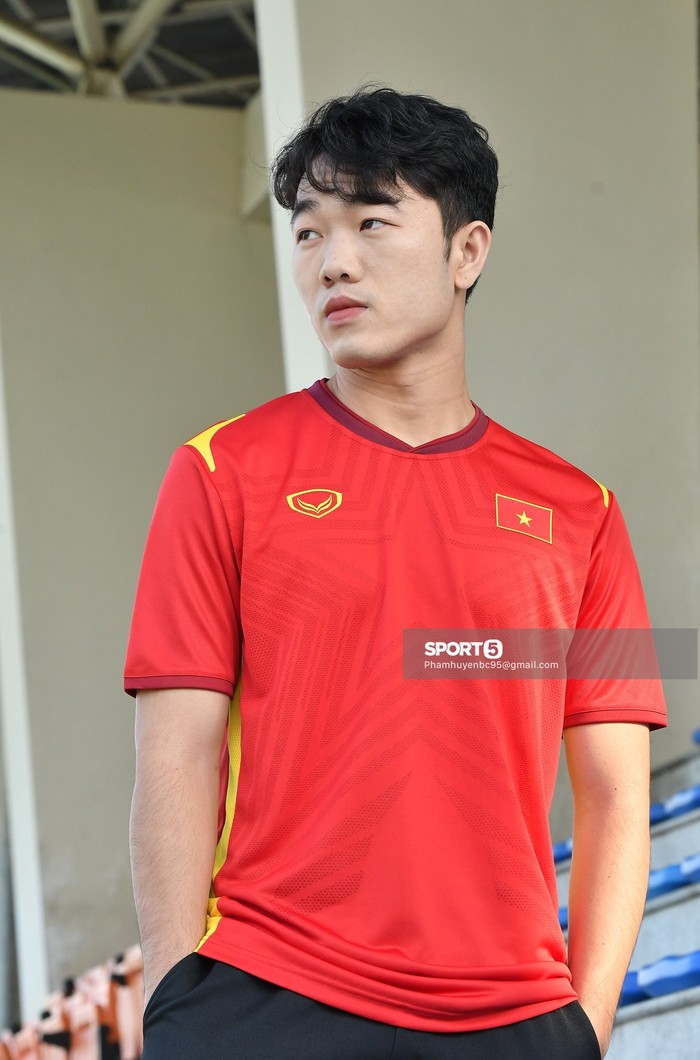 Độc quyền: Bộ ảnh Xuân Trường xuất thần trong trang phục áo đấu mới của Đội tuyển Việt Nam - Ảnh 4.