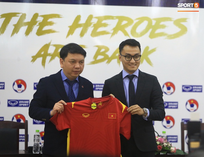 Ra mắt áo thi đấu chính thức của Đội tuyển Quốc gia Việt Nam năm 2021 - Ảnh 2.