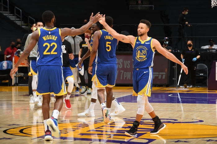 Golden State Warriors lội ngược dòng ngoạn mục trước nhà đương kim vô địch Los Angeles Lakers - Ảnh 1.
