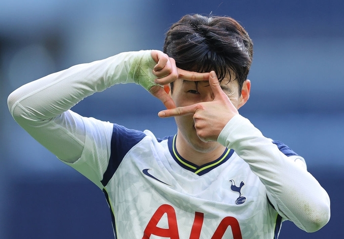 Son Heung-min ghi bàn thứ 100, Tottenham đại thắng để trở lại đường đua vô địch - Ảnh 1.