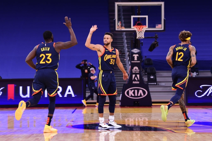 Golden State Warriors nuôi hi vọng Playoffs sau đại thắng San Antonio Spurs - Ảnh 1.