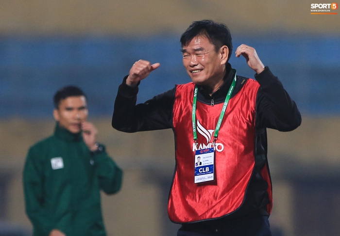 HLV Bình Dương không nghĩ thắng được Hà Nội FC tại Hàng Đẫy - Ảnh 1.