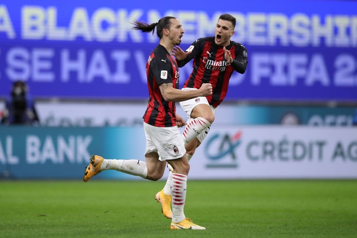 Zlatan Ibrahimovic và Romelu Lukaku &quot;khẩu chiến&quot; dữ dội trong trận derby Milan - Ảnh 2.