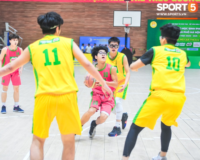 Mãn nhãn ngày thi đấu bán kết giải bóng rổ học sinh Hà Nội - Ảnh 1.