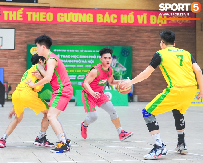 Mãn nhãn ngày thi đấu bán kết giải bóng rổ học sinh Hà Nội - Ảnh 8.