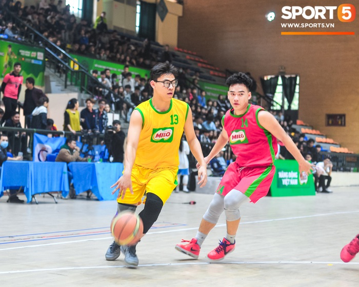 Mãn nhãn ngày thi đấu bán kết giải bóng rổ học sinh Hà Nội - Ảnh 9.