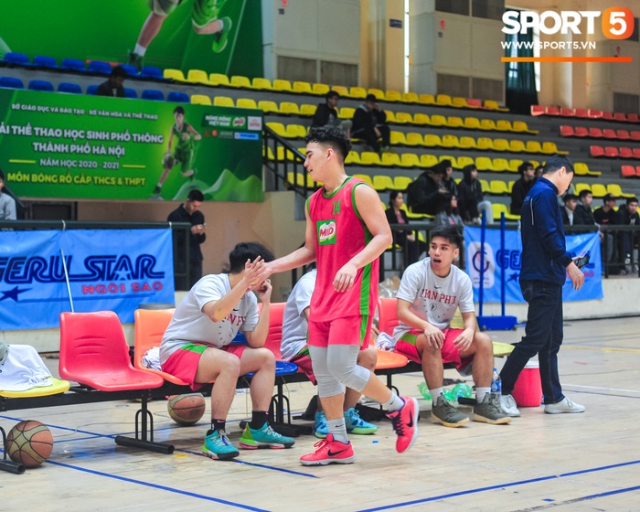 Mãn nhãn ngày thi đấu bán kết giải bóng rổ học sinh Hà Nội - Ảnh 14.