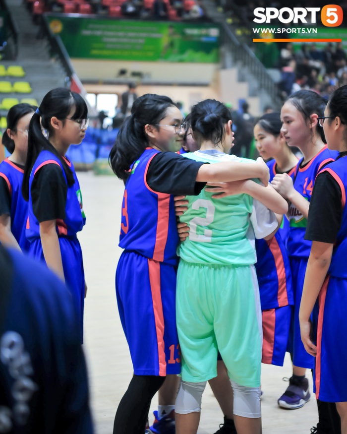 Cảm xúc lẫn lộn ngày hạ màn giải bóng rổ học sinh Hà Nội - Ảnh 5.