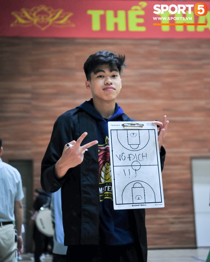 Cảm xúc lẫn lộn ngày hạ màn giải bóng rổ học sinh Hà Nội - Ảnh 3.