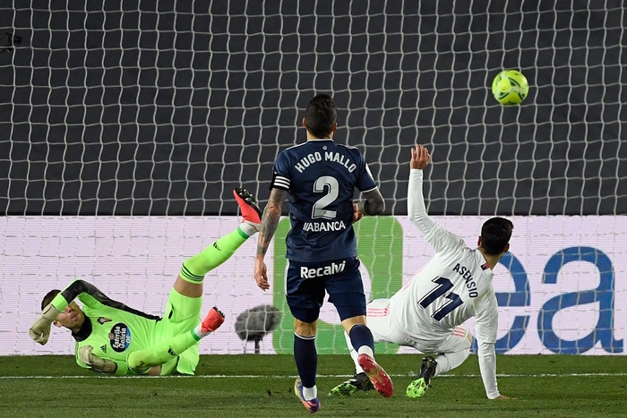 Real thắng dễ Celta Vigo, vươn lên ngôi đầu bảng - Ảnh 2.