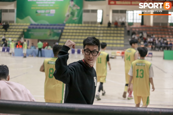 Ngất ngây dàn trai đẹp THPT Xuân Mai tại giải bóng rổ học sinh Hà Nội, phát &quot;cẩu lương&quot; sau trận thắng - Ảnh 5.