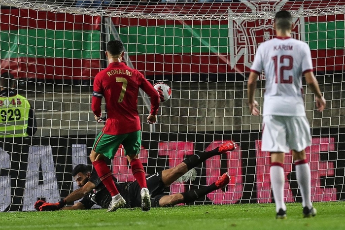 Bồ Đào Nha 3-0 Qatar: Ronaldo tiếp tục phá kỷ lục, Bồ Đào Nha thắng dễ Qatar - Ảnh 3.