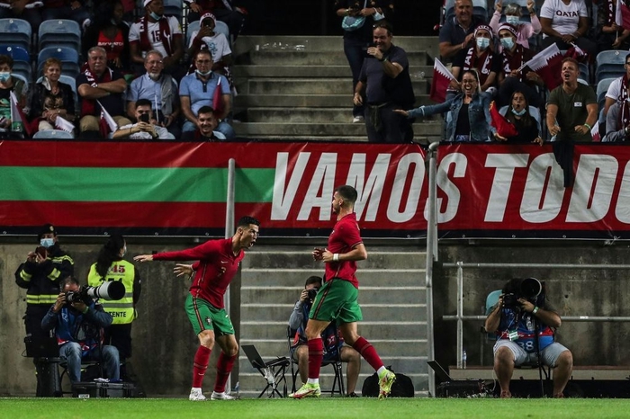 Bồ Đào Nha 3-0 Qatar: Ronaldo tiếp tục phá kỷ lục, Bồ Đào Nha thắng dễ Qatar - Ảnh 5.