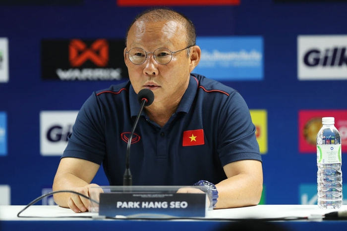 HLV Park Hang-seo lý giải việc loại trung vệ Thanh Bình sau trận thua Trung Quốc - Ảnh 1.
