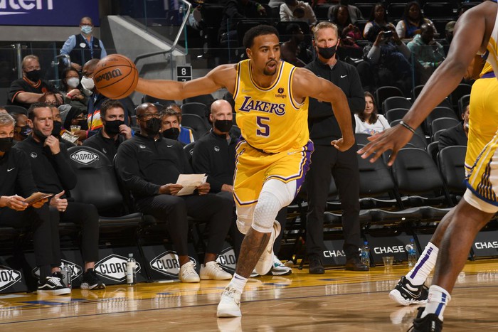 Los Angeles Lakers thiệt quân trước thềm mùa giải 2021-2022 - Ảnh 1.