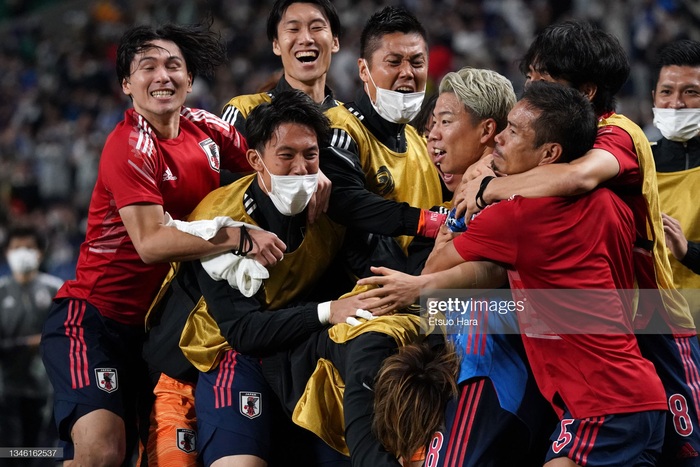 Đội tuyển Nhật Bản chặn đứng mạch thắng 11 trận của tuyển Australia trong trận đấu &quot;điên rồ&quot; - Ảnh 4.