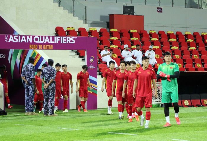 Đình Trọng cười tít mắt, đội tuyển Việt Nam thoải mái tâm lý trước trận đấu gặp tuyển Oman - Ảnh 3.