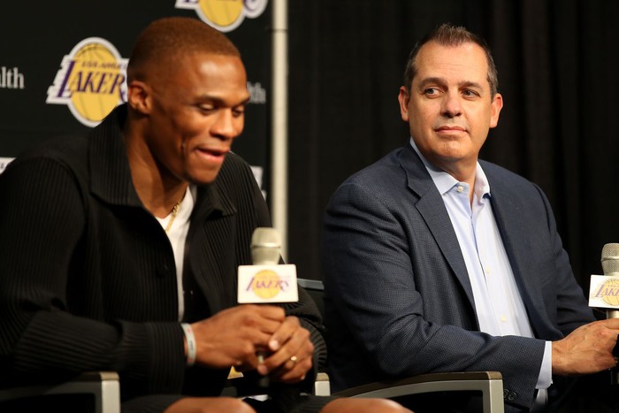 Frank Vogel tiết lộ cách sử dụng Russell Westbrook có thể khiến fan Los Angeles Lakers toát mồ hôi hột - Ảnh 2.