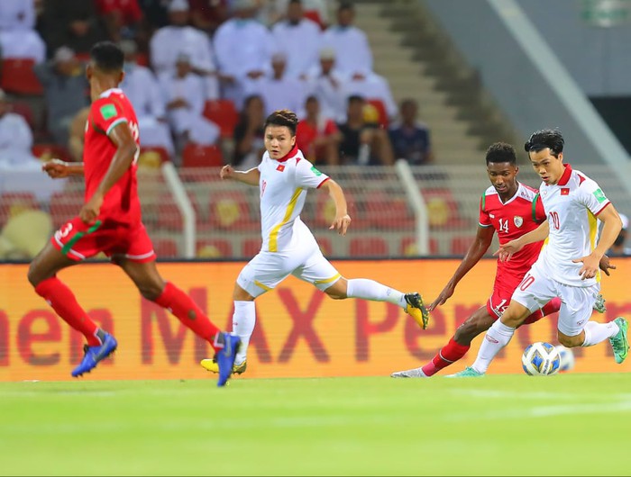 [Trực tiếp Vòng loại World Cup] Oman 3-1 Việt Nam (H2): Duy Mạnh không may &quot;vả&quot; vào mặt cầu thủ đội bạn, chúng ta nhận thêm bàn thua - Ảnh 8.