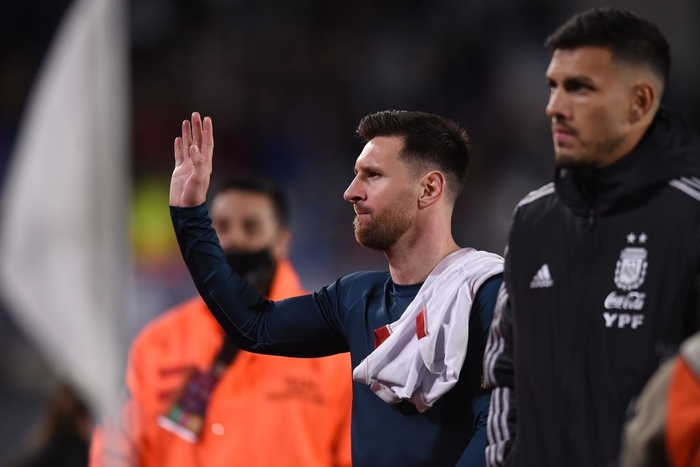 Messi mờ nhạt, Argentina giành chiến thắng hú vía - Ảnh 10.
