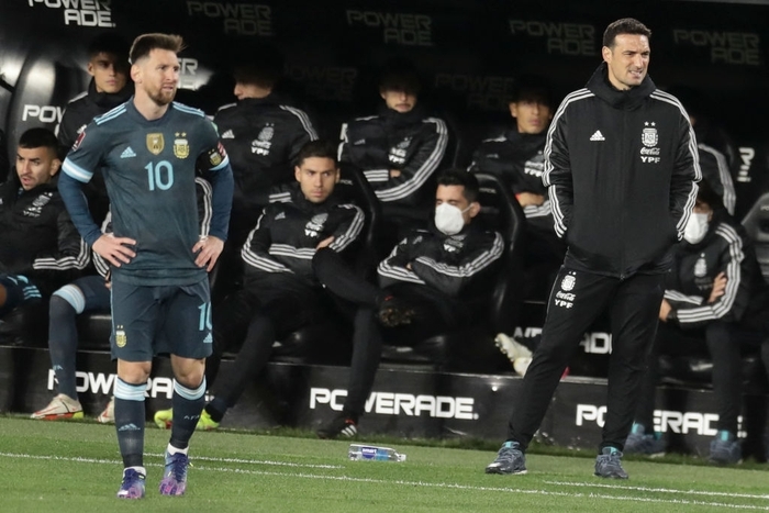 Messi mờ nhạt, Argentina giành chiến thắng hú vía - Ảnh 4.