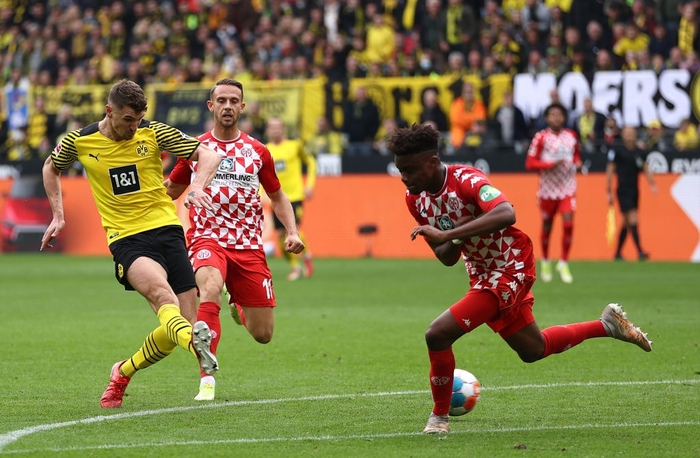 Haaland lập cú đúp, Dortmund thắng dễ Mainz để leo lên ngôi đầu Bundesliga - Ảnh 2.
