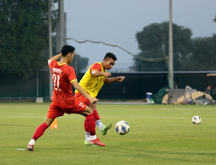 ĐT U23 Việt Nam rèn lối chơi chuẩn bị cho cuộc “tổng duyệt” trước U23 Kyrgyzstan - Ảnh 3.