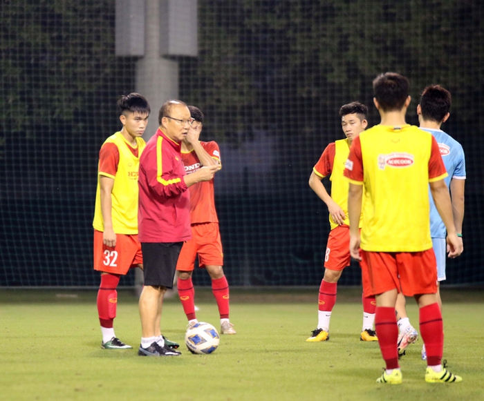 ĐT U23 Việt Nam rèn lối chơi chuẩn bị cho cuộc “tổng duyệt” trước U23 Kyrgyzstan - Ảnh 5.