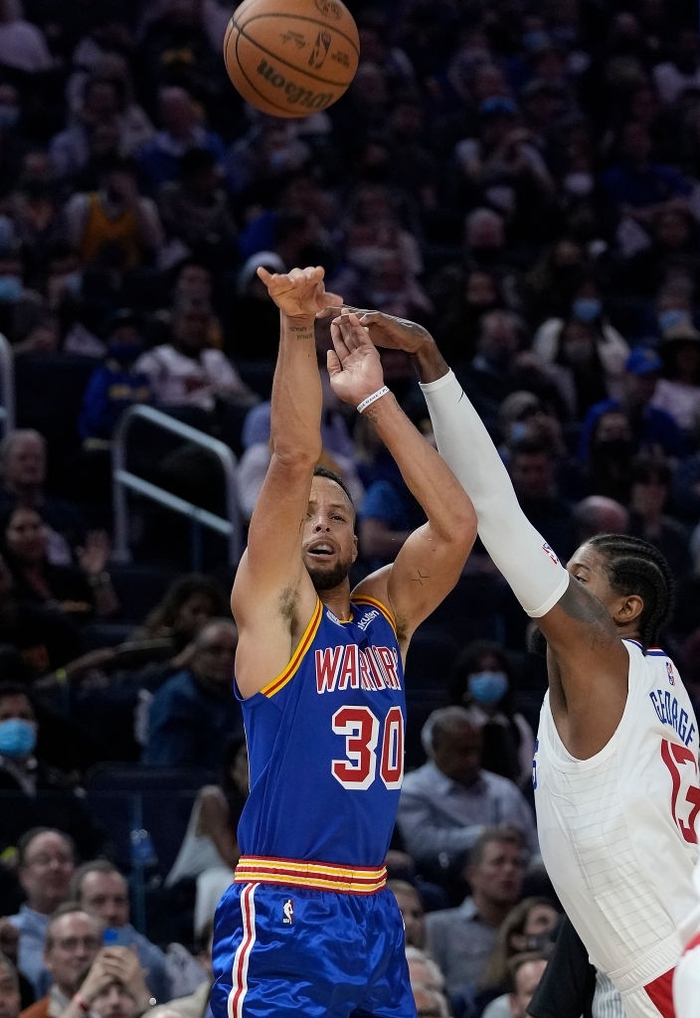 Stephen Curry nhận ngàn lời khen từ giới siêu sao NBA trong ngày bùng nổ - Ảnh 2.