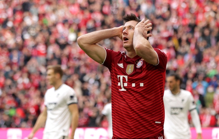 Bayern lại thắng cách biệt 4 bàn để giữ vững ngôi đầu - Ảnh 9.