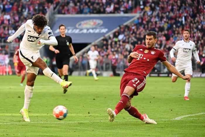 Bayern lại thắng đậm để giữ vững ngôi đầu - Ảnh 5.