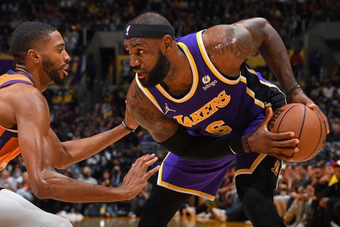 Nội bộ bất hòa, Los Angeles Lakers vẫn chưa thể nếm mùi chiến thắng ở NBA 2021-2022 - Ảnh 1.