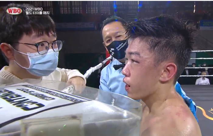 Chấn thương mắt khiến Sẳm Minh Phát thất bại trong trận tranh đai WBO châu Á - Ảnh 3.