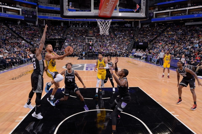 Tiệm cận triple-double, Stephen Curry đưa Golden State Warriors toàn thắng sau 3 trận đầu tiên ở NBA 2021-2022 - Ảnh 2.