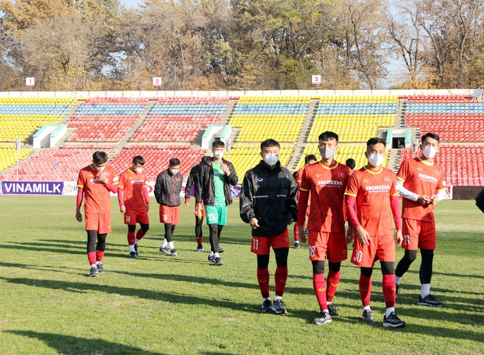 U23 Việt Nam làm quen sân thi đấu vòng loại U23 châu Á 2022  - Ảnh 2.