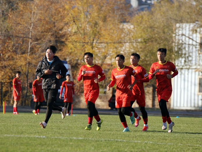 U23 Việt Nam làm quen sân thi đấu vòng loại U23 châu Á 2022  - Ảnh 13.