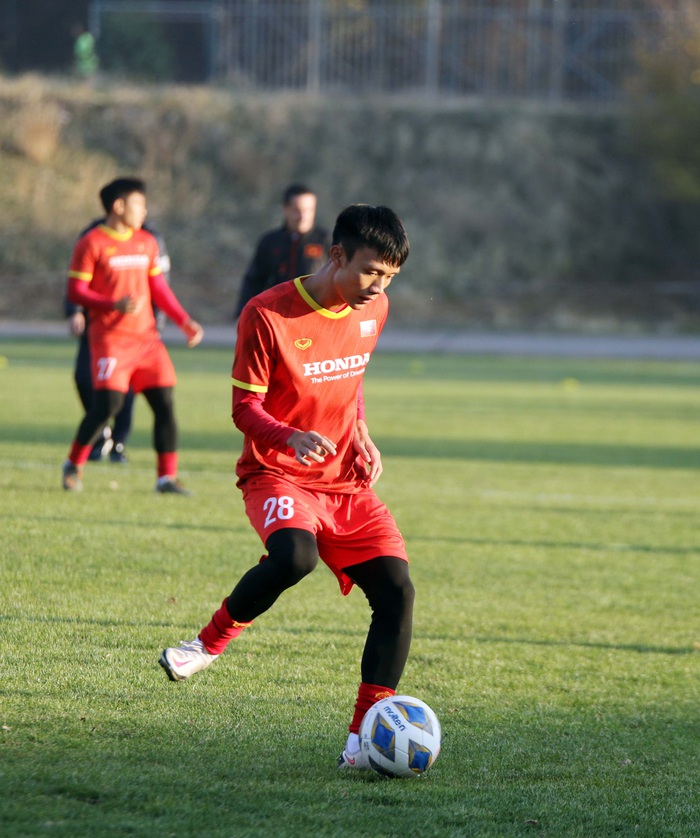 U23 Việt Nam làm quen sân thi đấu vòng loại U23 châu Á 2022  - Ảnh 14.