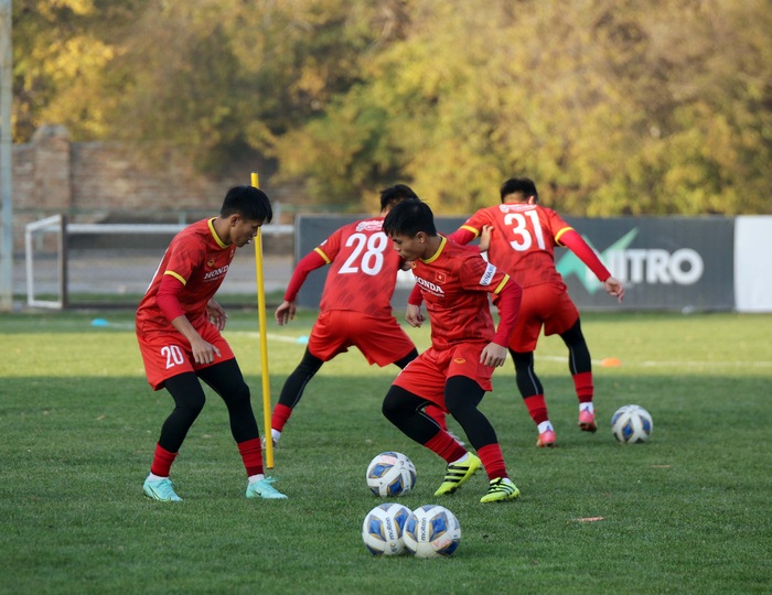 U23 Việt Nam làm quen sân thi đấu vòng loại U23 châu Á 2022  - Ảnh 9.