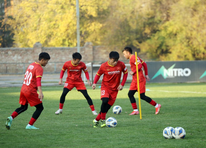 U23 Việt Nam làm quen sân thi đấu vòng loại U23 châu Á 2022  - Ảnh 5.