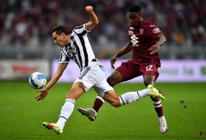 Locatelli hóa người hùng giúp Juventus thắng sát nút Torino trong trận derby thành Turin - Ảnh 1.