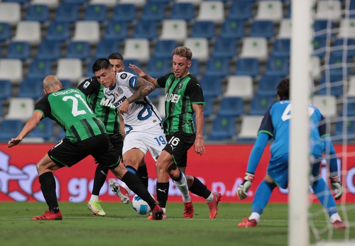Lautaro Martinez tỏa sáng giúp Inter Milan lội ngược dòng thắng Sassuolo - Ảnh 4.