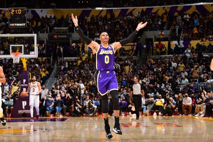 Carmelo Anthony thả 3 điểm như ném tập, Los Angeles Lakers giành chiến thắng thuyết phục trước Cleveland Cavaliers - Ảnh 3.