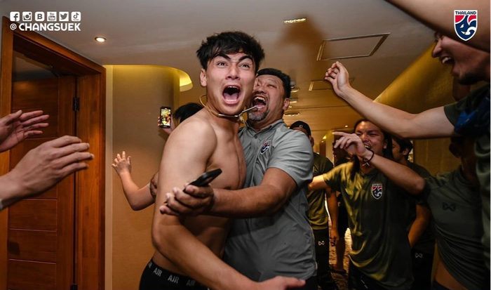 U23 Thái Lan &quot;phát điên&quot; sau khi giành vé đến vòng chung kết U23 châu Á 2022 - Ảnh 7.