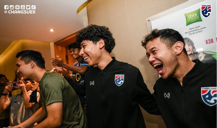 U23 Thái Lan phát điên sau khi được tuyển Lào cứu để giành vé đến VCK U23 châu Á 2022 - Ảnh 6.