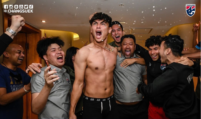 U23 Thái Lan phát điên sau khi được tuyển Lào cứu để giành vé đến VCK U23 châu Á 2022 - Ảnh 3.