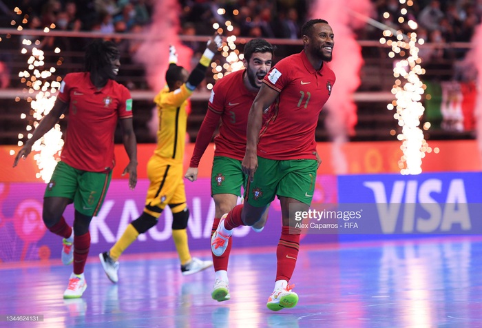 Chùm ảnh: Hai cảm xúc trái ngược trong trận chung kết Futsal World Cup 2021 - Ảnh 3.