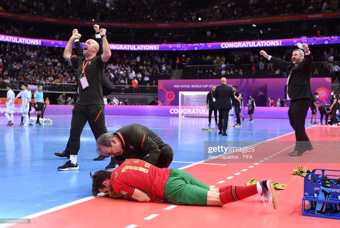 Chùm ảnh: Hai cảm xúc trái ngược trong trận chung kết Futsal World Cup 2021 - Ảnh 7.