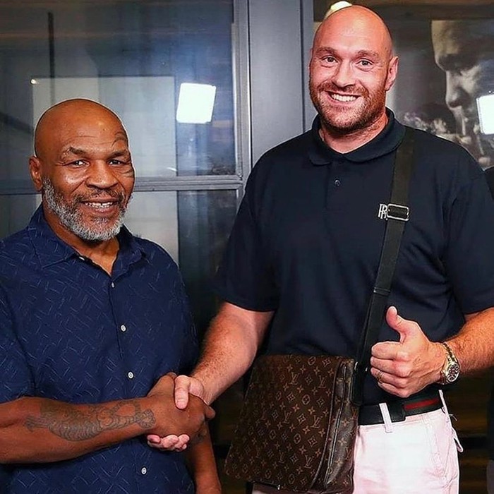 Mike Tyson hứng thú so tài cùng anh em nhà Paul, chưa từ bỏ ý định thượng đài cùng Tyson Fury - Ảnh 1.